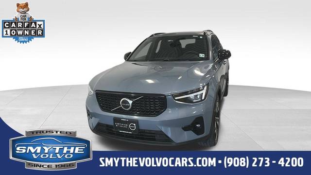 2023 Volvo XC40 Plus Dark Theme AWD photo
