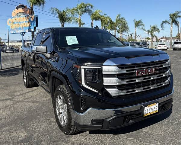 2023 GMC Sierra 1500 SLE 4WD photo