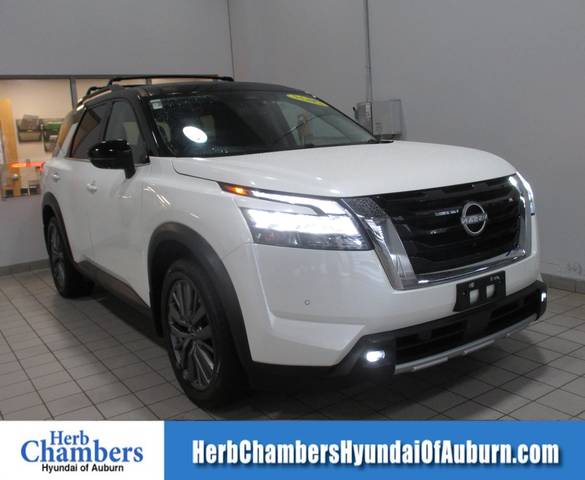 2023 Nissan Pathfinder SL 4WD photo