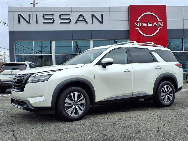 2023 Nissan Pathfinder SL 4WD photo