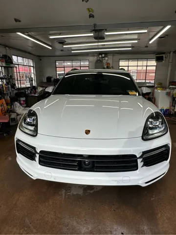 2023 Porsche Cayenne  AWD photo