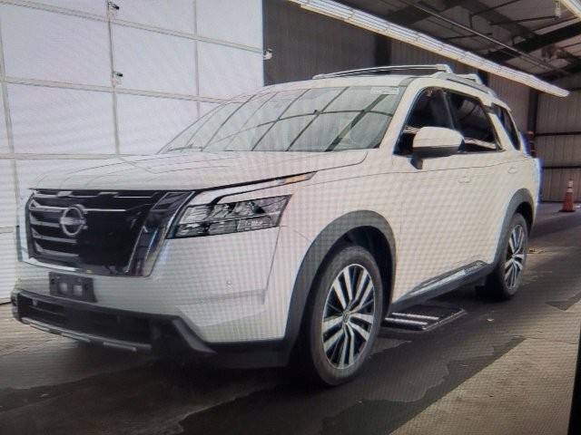 2023 Nissan Pathfinder Platinum FWD photo