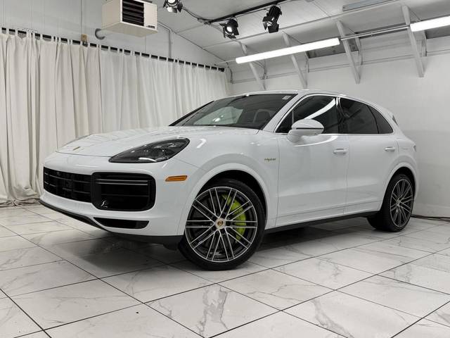 2023 Porsche Cayenne Turbo S E-Hybrid AWD photo
