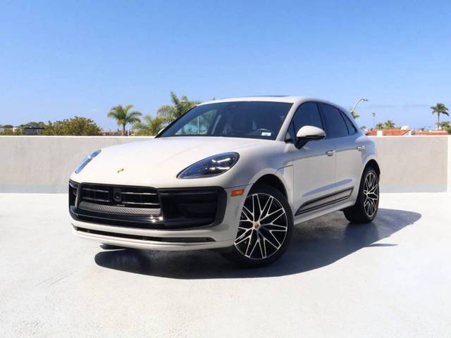 2023 Porsche Macan  AWD photo