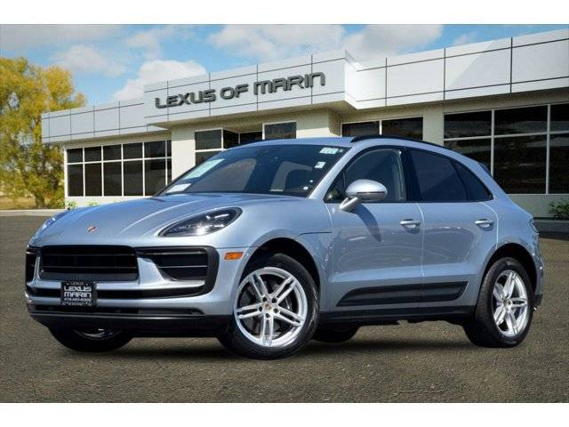 2022 Porsche Macan  AWD photo