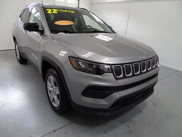 2022 Jeep Compass Latitude 4WD photo