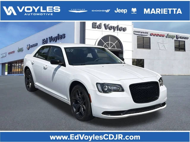 2022 Chrysler 300 Touring RWD photo
