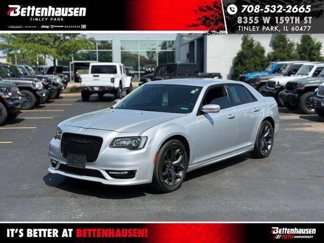 2022 Chrysler 300 Touring L RWD photo