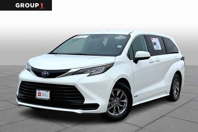 2021 Toyota Sienna LE FWD photo