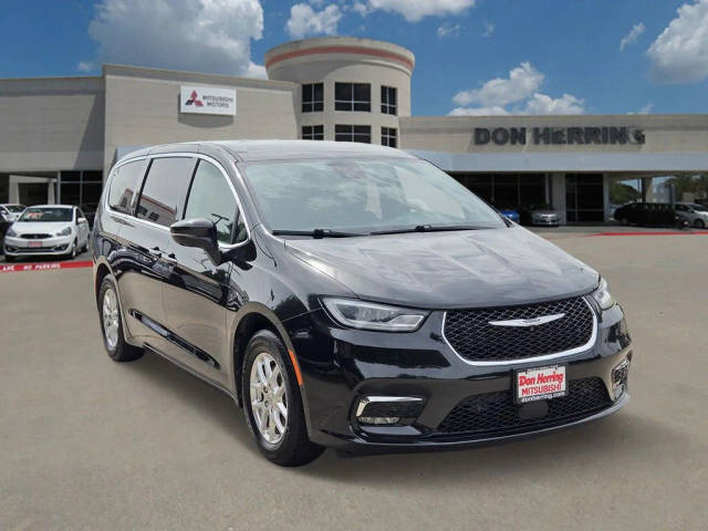 2023 Chrysler Pacifica Minivan Touring L FWD photo