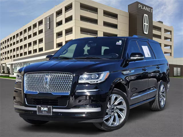 2022 Lincoln Navigator Reserve 4WD photo