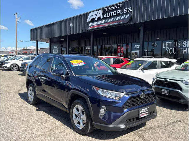2020 Toyota RAV4 XLE FWD photo