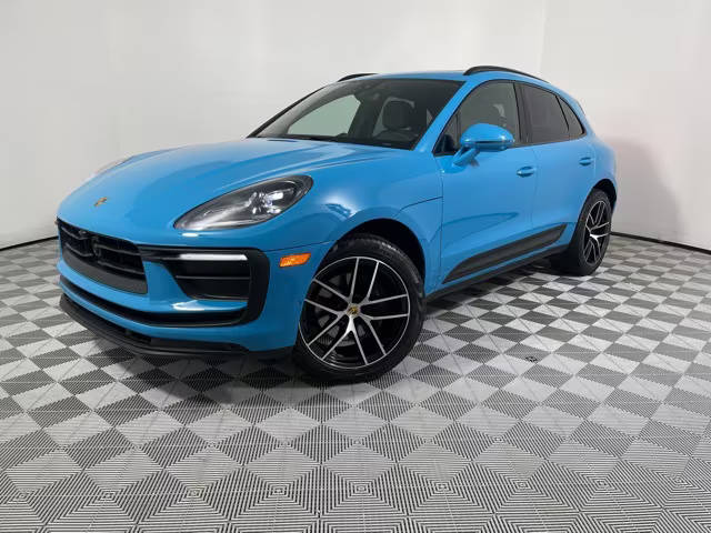 2023 Porsche Macan  AWD photo