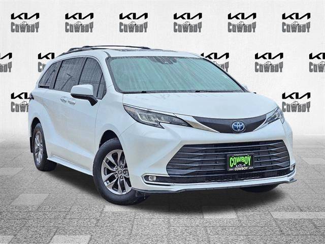 2023 Toyota Sienna XLE FWD photo