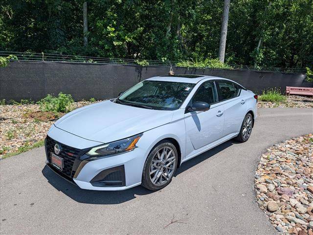 2023 Nissan Altima 2.0 SR FWD photo