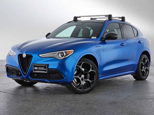 2023 Alfa Romeo Stelvio Estrema AWD photo