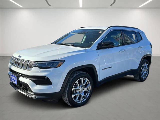 2022 Jeep Compass Latitude Lux 4WD photo