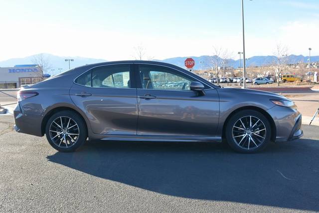 2021 Toyota Camry SE FWD photo