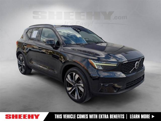 2023 Volvo XC40 Plus Dark Theme AWD photo
