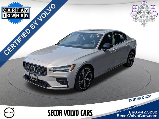 2023 Volvo S60 Plus Dark Theme AWD photo