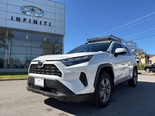 2023 Toyota RAV4 XLE FWD photo