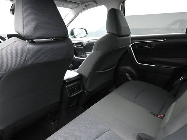 2023 Toyota RAV4 LE FWD photo