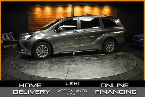 2023 Toyota Sienna XLE FWD photo