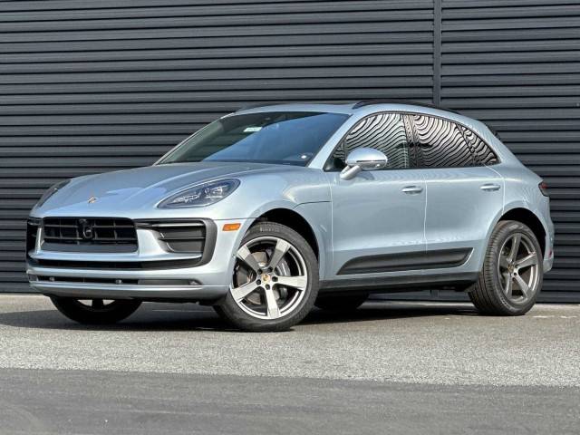 2023 Porsche Macan  AWD photo