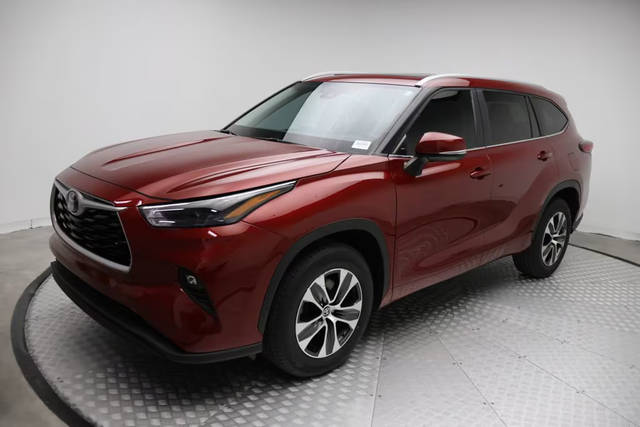 2023 Toyota Highlander XLE FWD photo