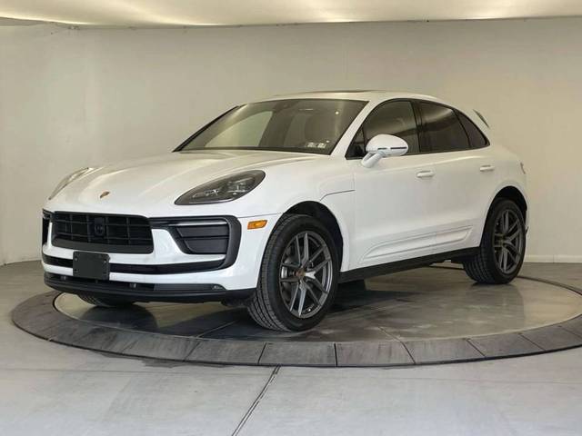 2023 Porsche Macan  AWD photo