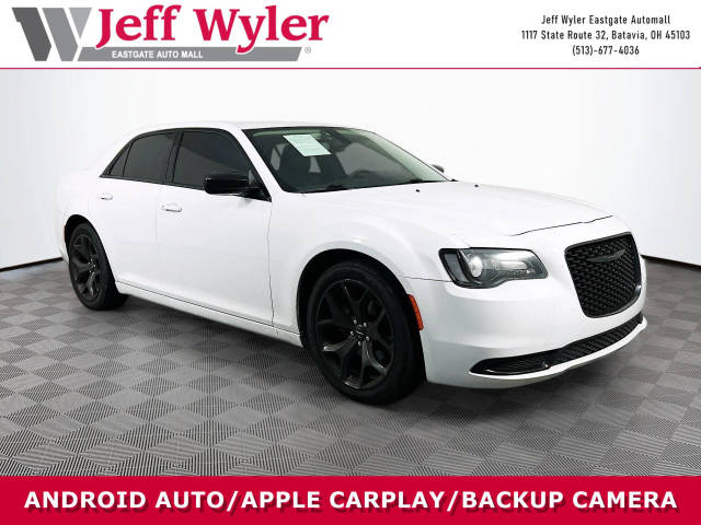2023 Chrysler 300 Touring RWD photo