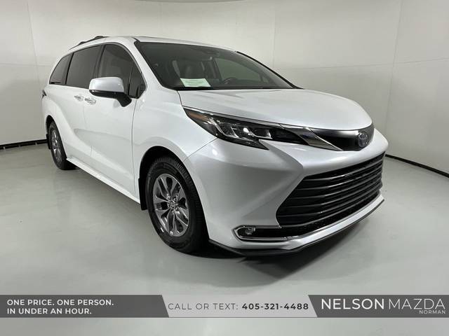 2023 Toyota Sienna XLE FWD photo