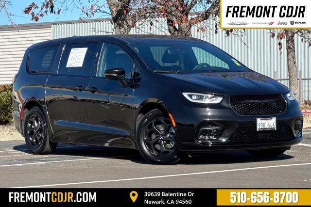 2022 Chrysler Pacifica Minivan Hybrid Limited FWD photo