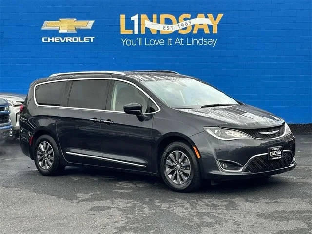 2020 Chrysler Pacifica Minivan Touring L Plus FWD photo