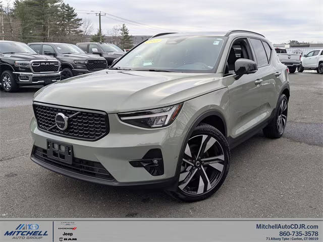 2023 Volvo XC40 Plus Dark Theme AWD photo