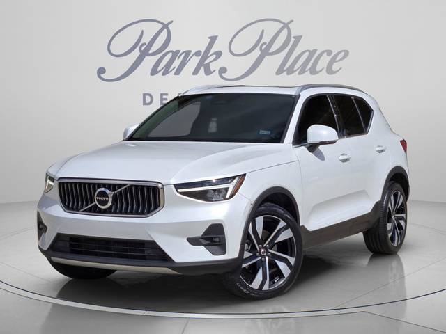 2023 Volvo XC40 Plus Bright Theme AWD photo