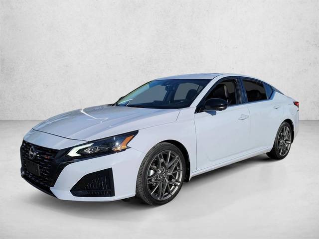 2023 Nissan Altima 2.0 SR FWD photo