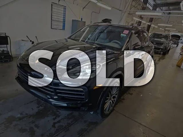 2023 Porsche Cayenne Platinum Edition AWD photo