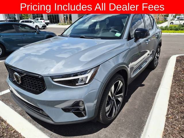 2023 Volvo XC40 Plus Dark Theme FWD photo