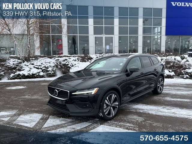 2023 Volvo V60 Cross Country Plus AWD photo