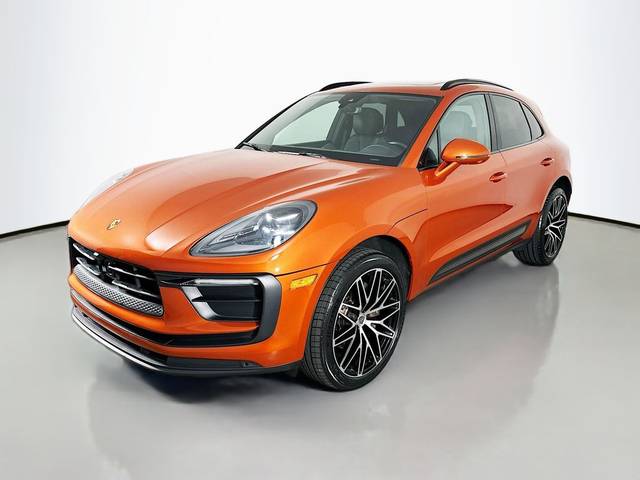 2023 Porsche Macan  AWD photo