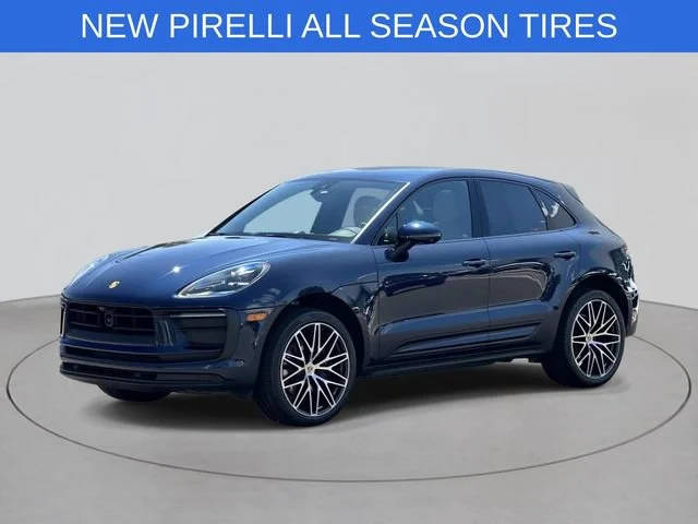 2022 Porsche Macan AWD photo