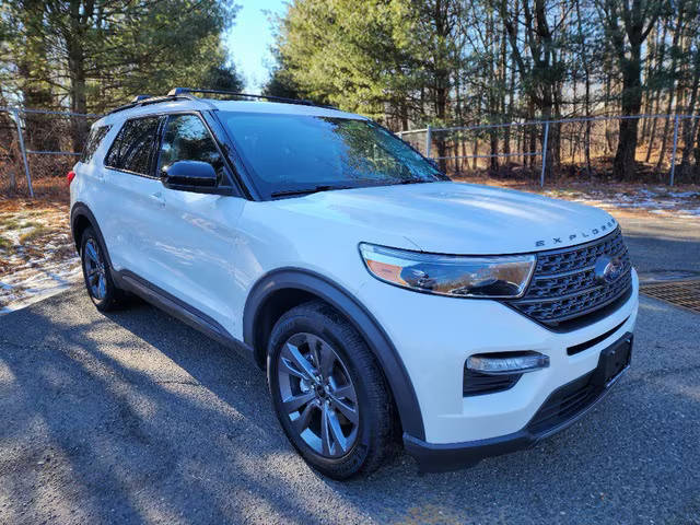 2023 Ford Explorer XLT 4WD photo