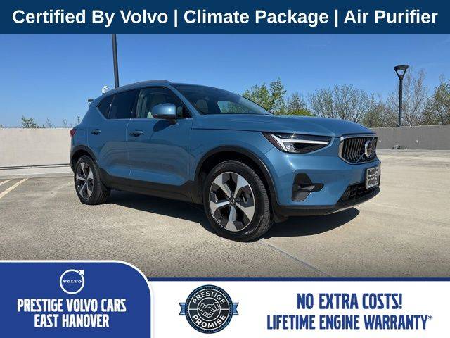 2023 Volvo XC40 Plus Bright Theme AWD photo