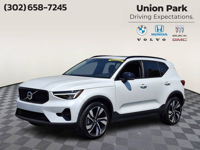 2023 Volvo XC40 Plus Dark Theme AWD photo