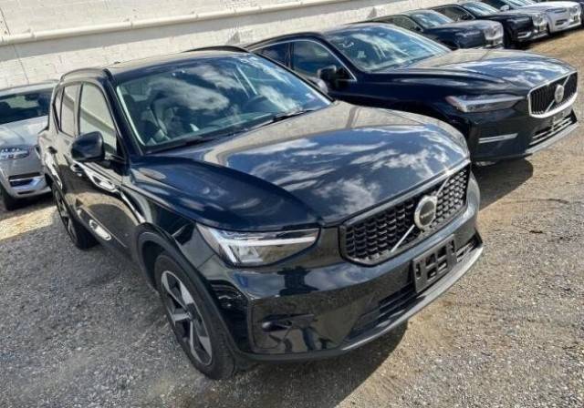 2023 Volvo XC40 Plus Dark Theme AWD photo