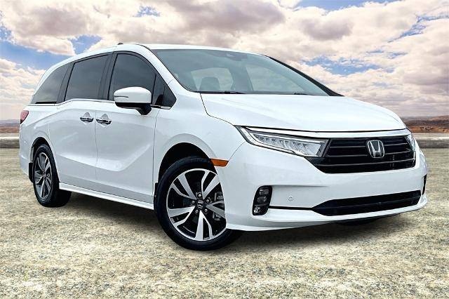 2023 Honda Odyssey Touring FWD photo