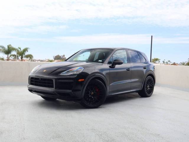 2023 Porsche Cayenne GTS AWD photo