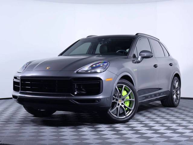 2023 Porsche Cayenne Turbo S E-Hybrid AWD photo