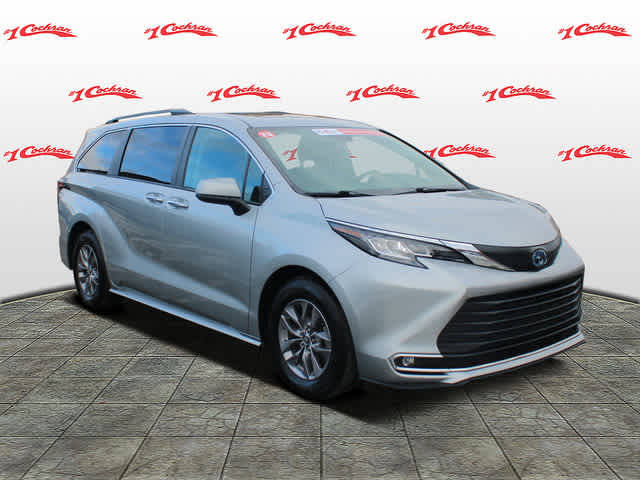 2023 Toyota Sienna XLE FWD photo